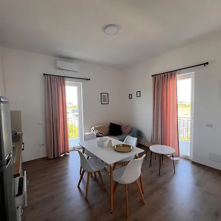 Golden Heart Apartment *